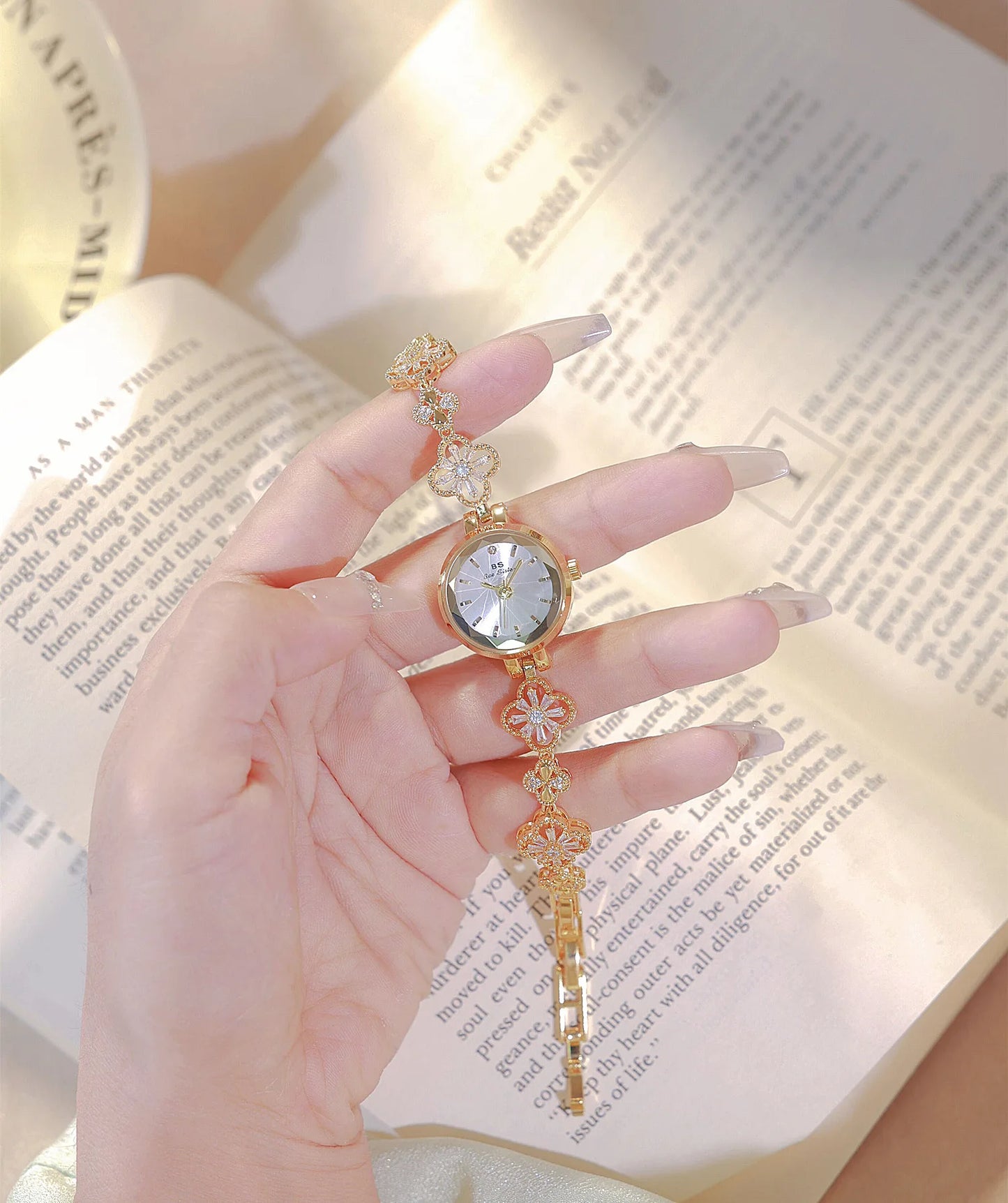 New Luxury Ladies Watch Gold Silver Small Bracelet Quartz Wristwatches 2024 Fashion Woman Watch Wrist Gift For Girlfriend