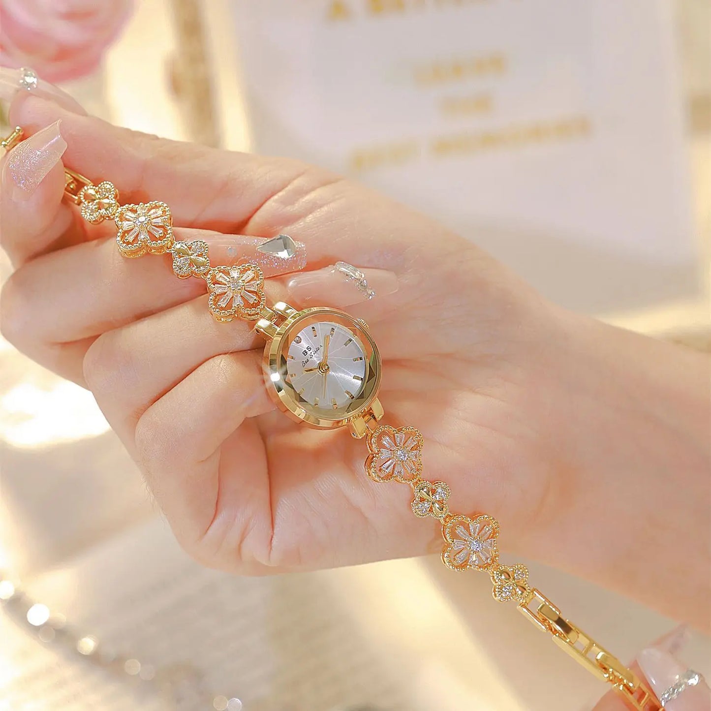 New Luxury Ladies Watch Gold Silver Small Bracelet Quartz Wristwatches 2024 Fashion Woman Watch Wrist Gift For Girlfriend