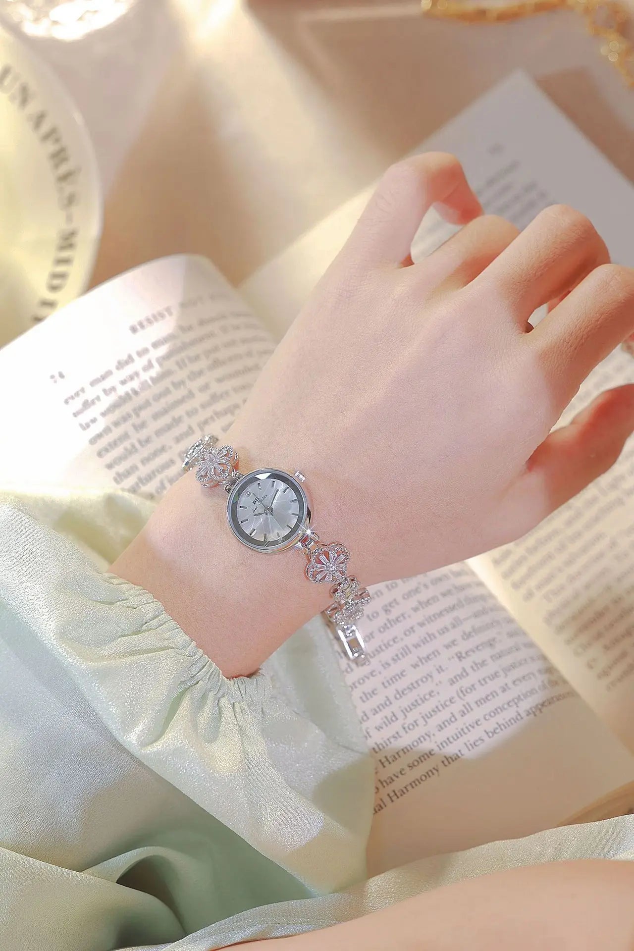 New Luxury Ladies Watch Gold Silver Small Bracelet Quartz Wristwatches 2024 Fashion Woman Watch Wrist Gift For Girlfriend